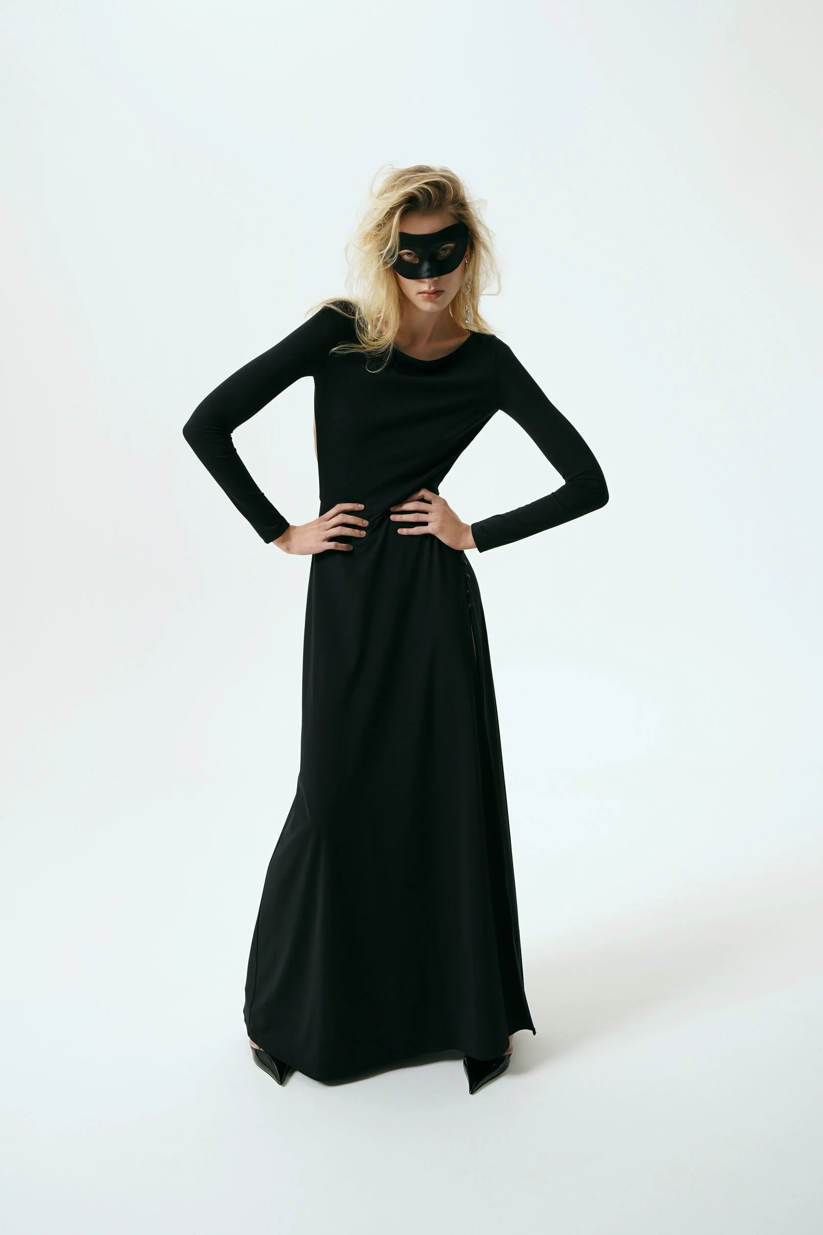 Картинка Платье макси с открытой спиной от магазина