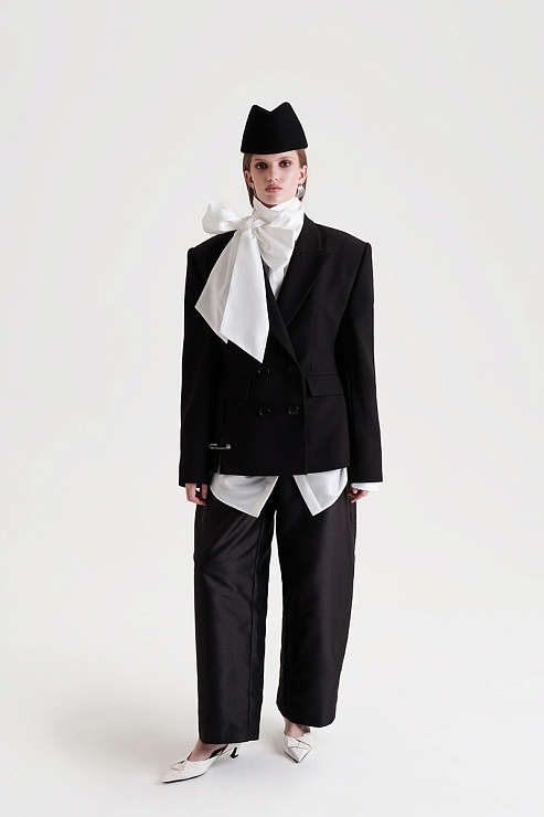 Картинка Пиджак с пирсингом от магазина