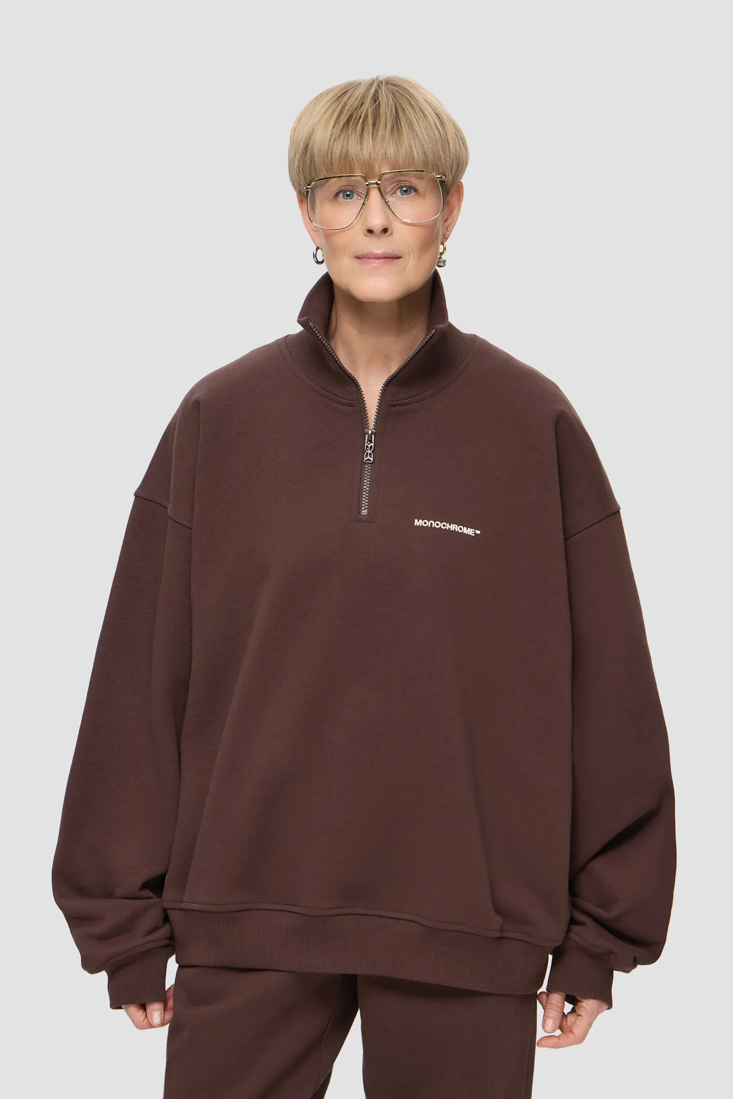 Картинка Свитшот трикотажный SWEATSHIRT HALF-ZIP CLASSY DARK CHOCOLATE от магазина