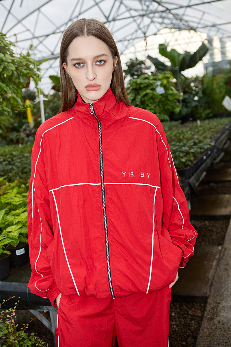 Картинка Олимпийка Boomer красного цвета от магазина