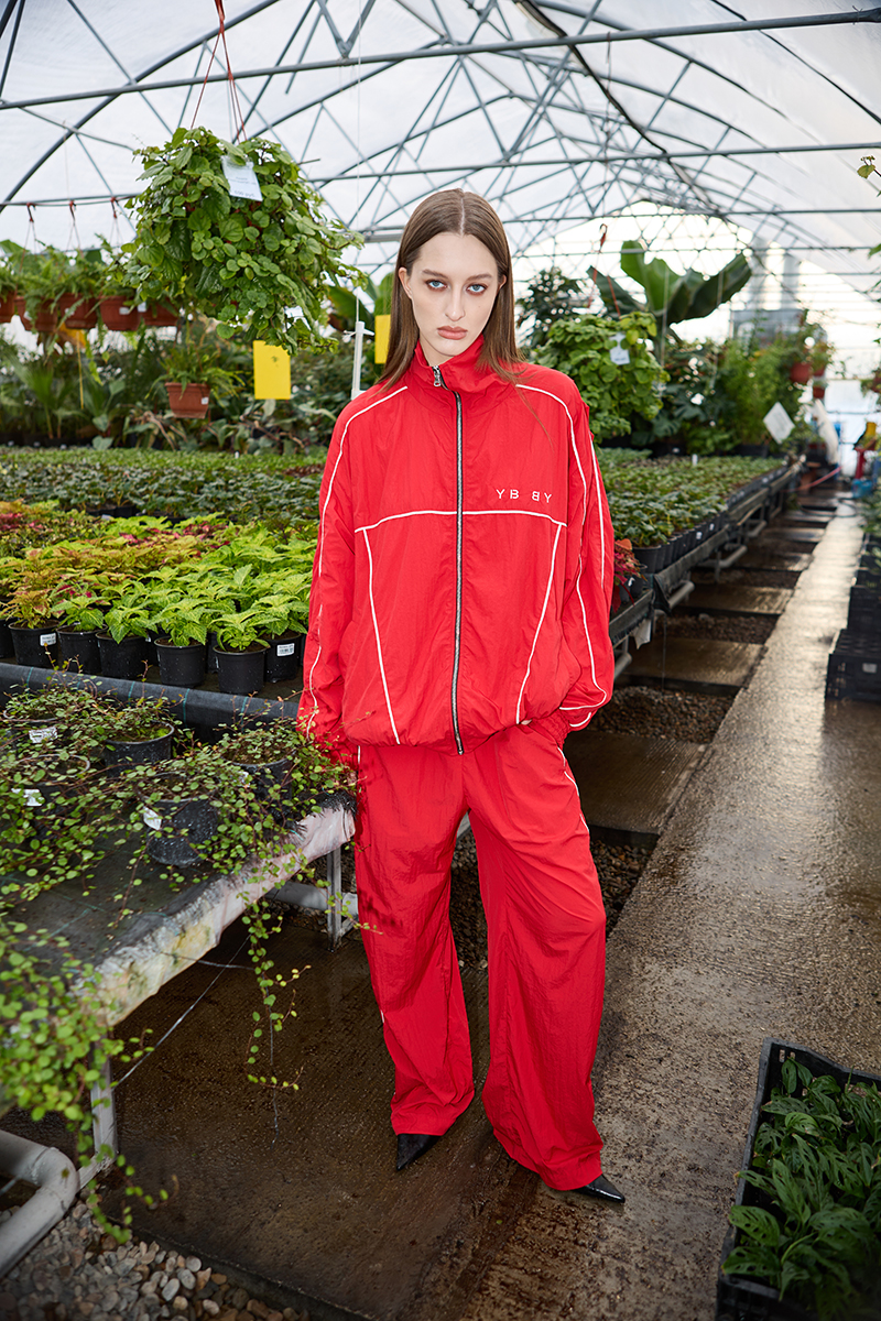 Картинка Треники Boomer красного цвета от магазина