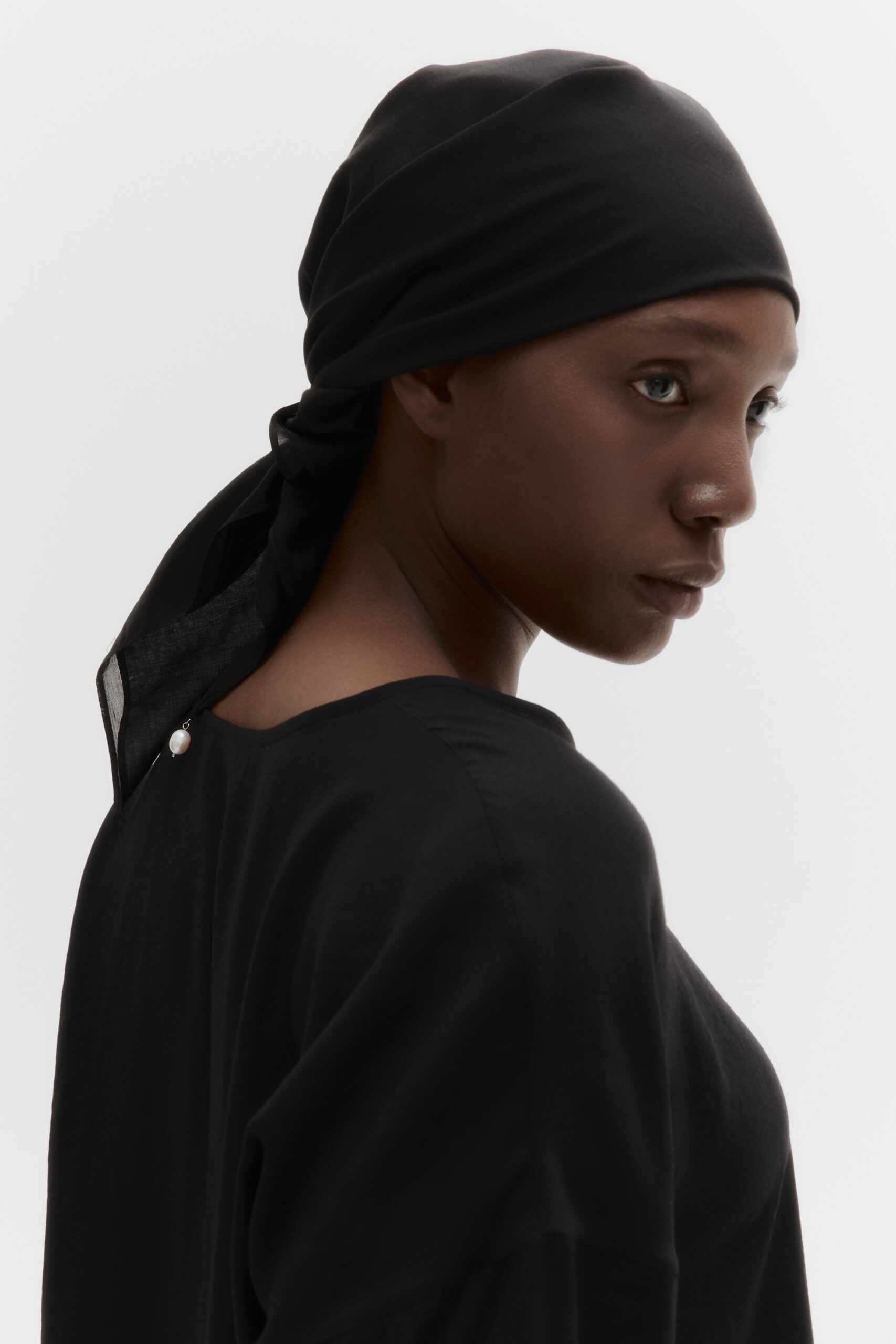 Картинка Платок-косынка PEARL VEIL (черный) от магазина