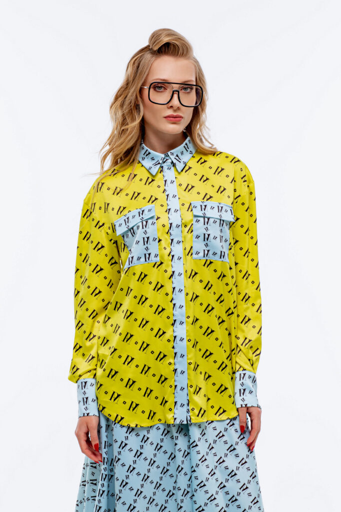 Картинка Блузка желтая с монограммами от магазина