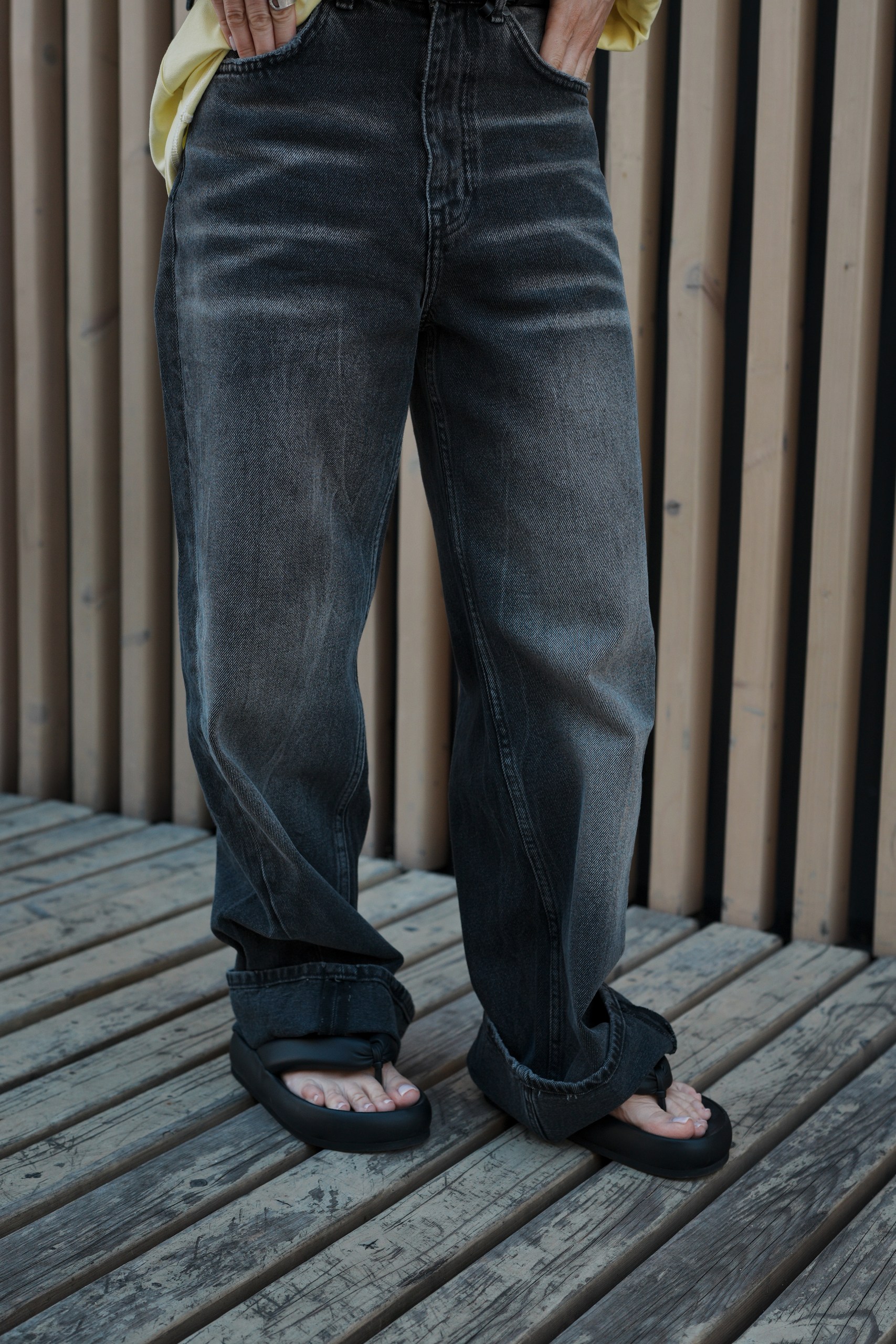 Картинка Графитовые джинсы от магазина