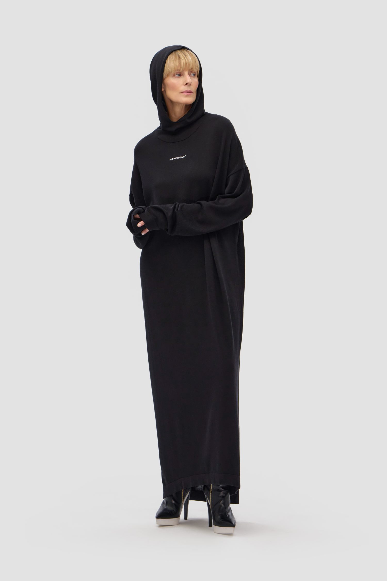 Картинка Платье трикотажное DRESS KNITTED HOOD BLACK от магазина