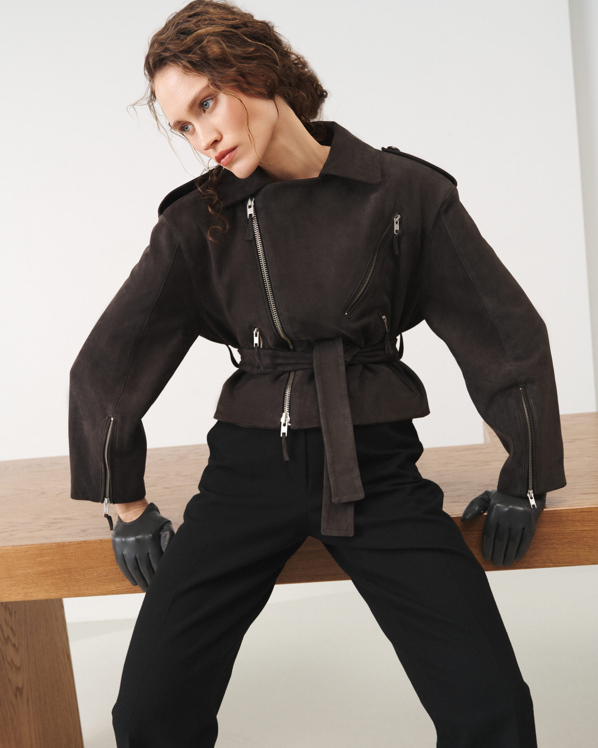 Картинка Замшевая куртка CROPPED SUEDE JACKET от магазина