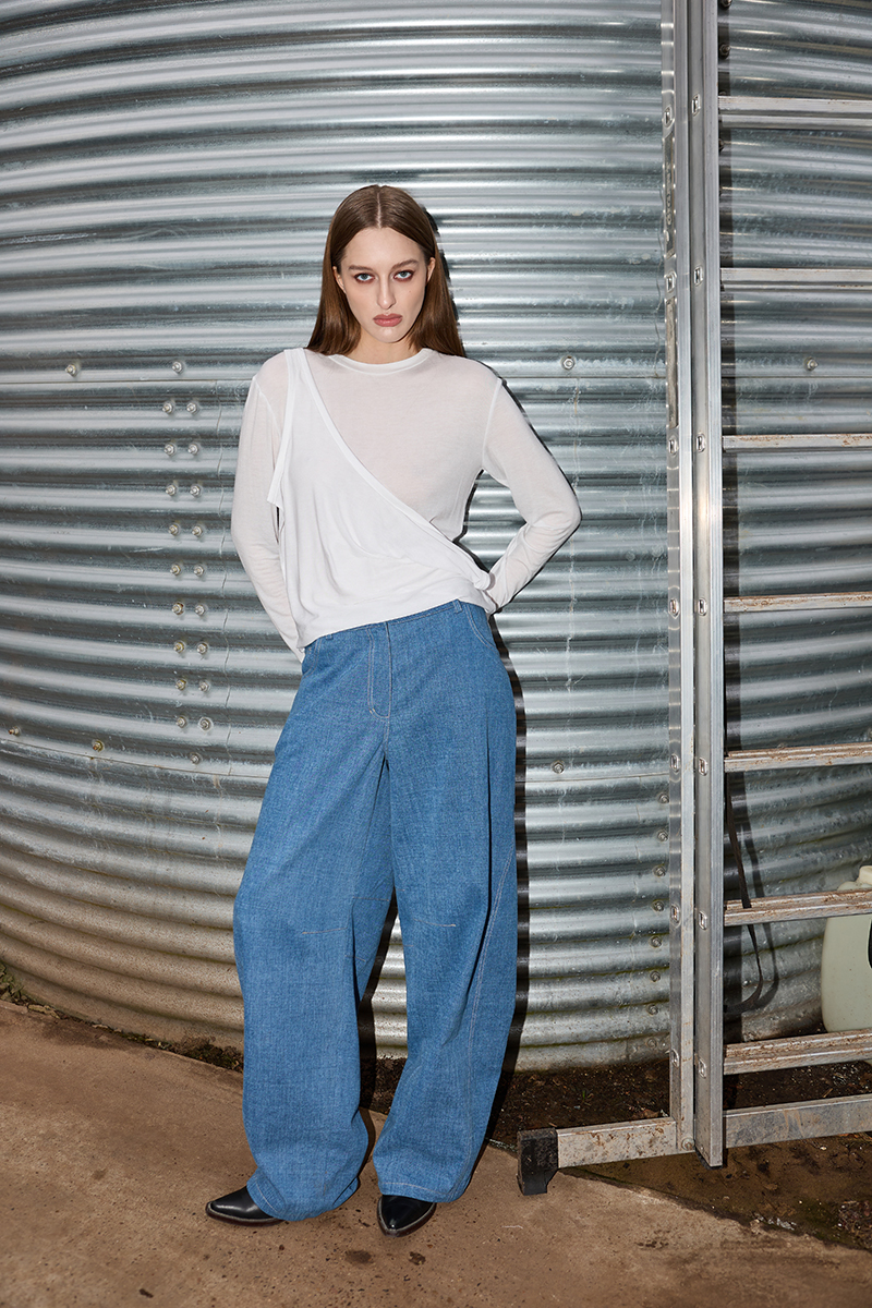 Картинка Джинсы Classic blue синего цвета от магазина