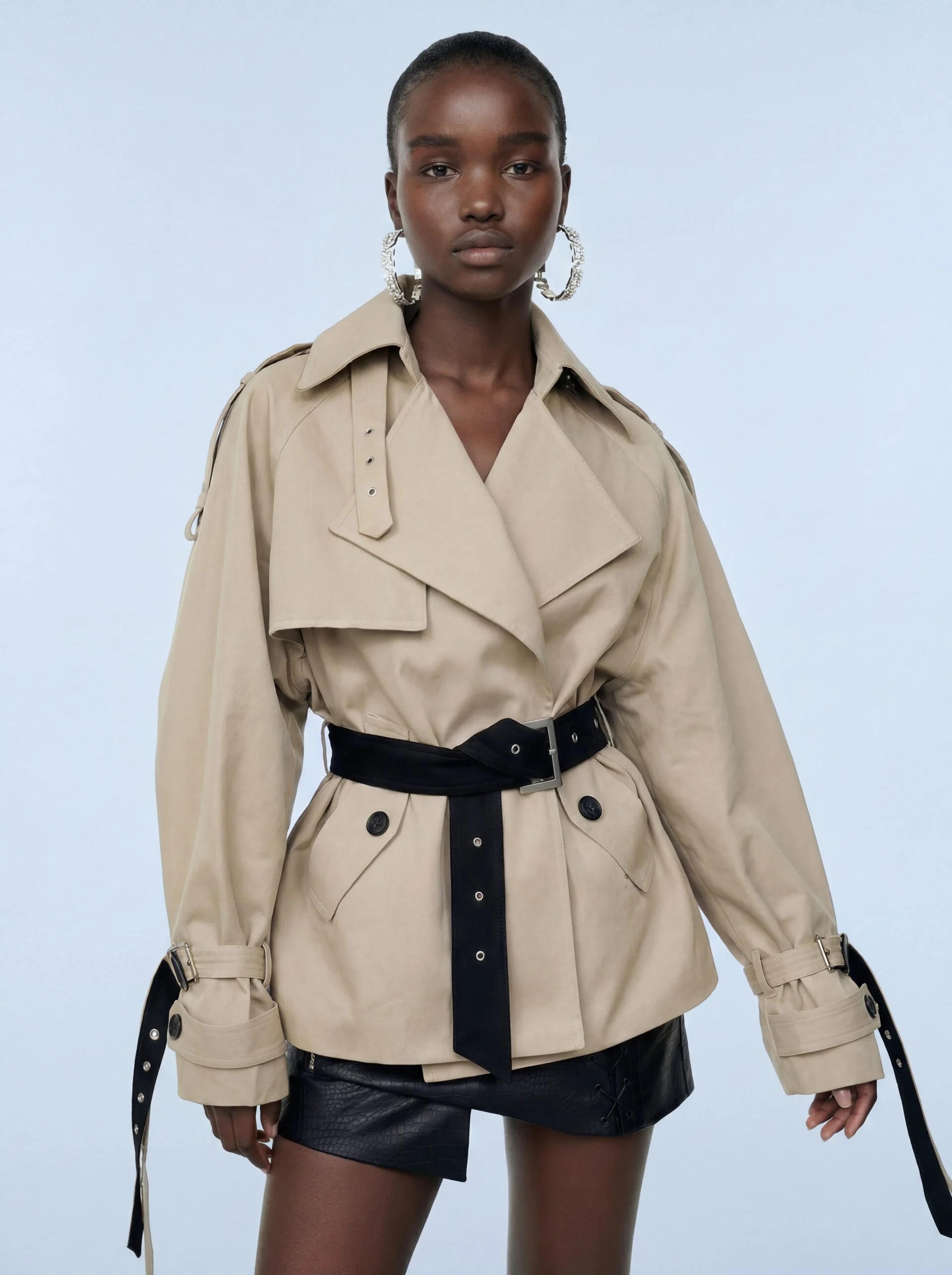 Картинка Тренч кроп с ремнями от магазина