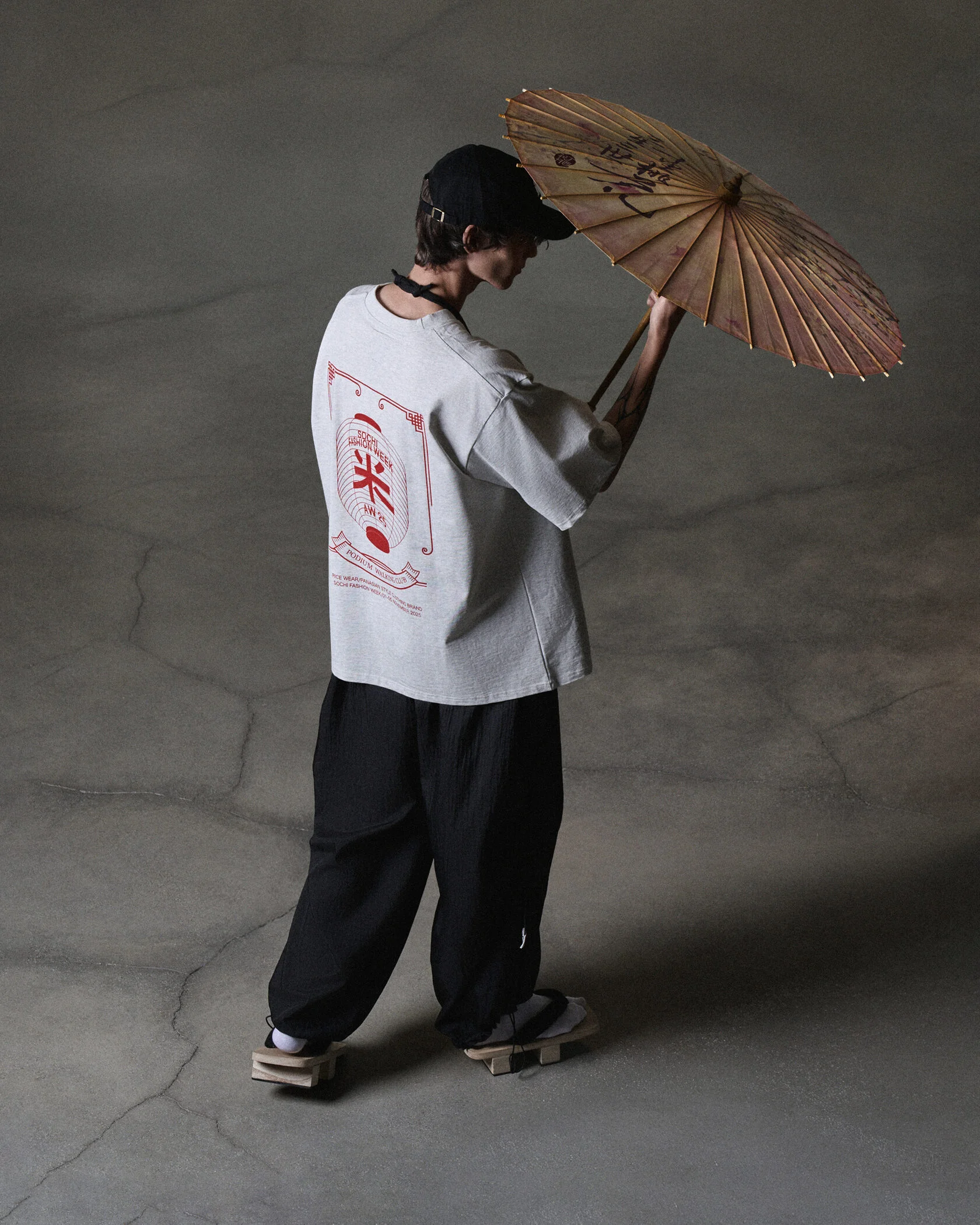 Картинка Футболка PODIUM WALKING CLUB TEE — MELANGE RED EDITION от магазина